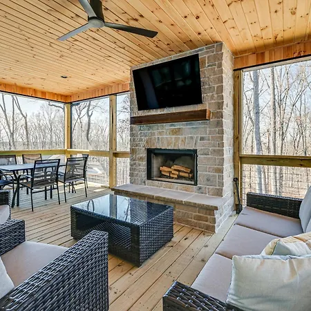 Nolin Lake Views Spacious Home In Clarkson!